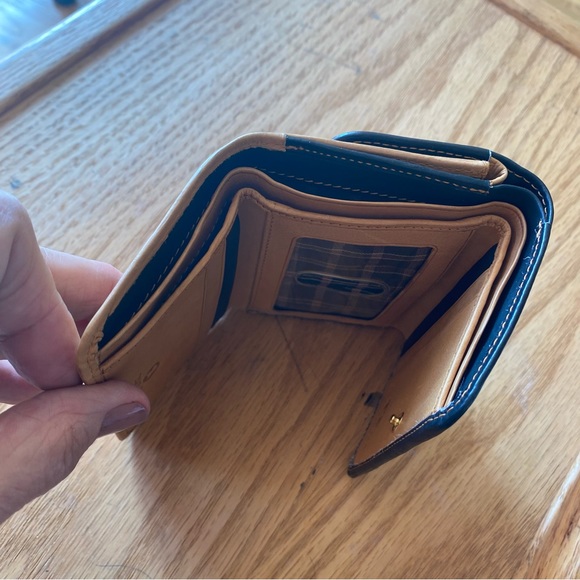 Leather trifold black/camel wallet EUC - Picture 8 of 9